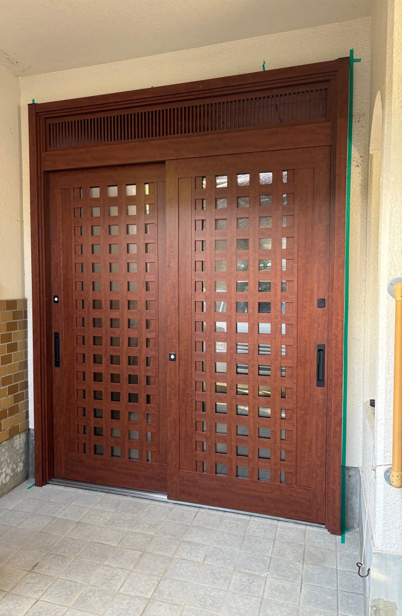 有田トーヨー住器の【玄関】ドアを引戸に交換リフォーム！！の施工後の写真1