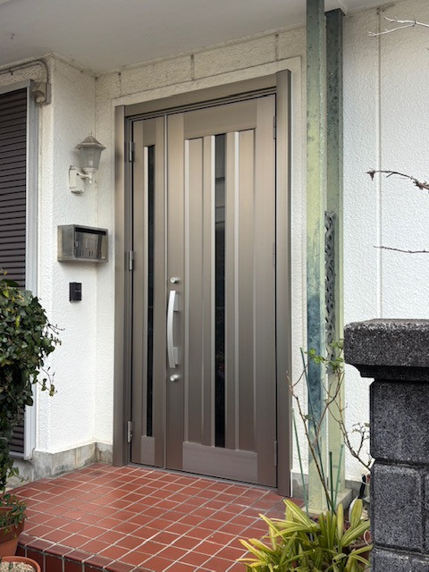 有田トーヨー住器の【玄関】木造玄関からアルミ仕様に交換工事！！の施工後の写真1