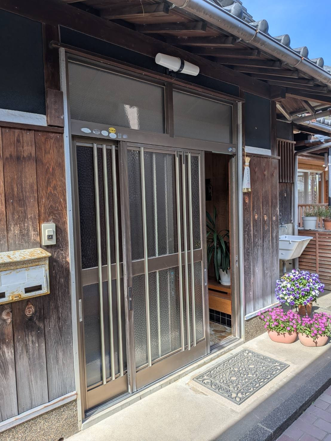 有田トーヨー住器の【玄関】ランマをなくして今風の玄関引戸に！！の施工前の写真1