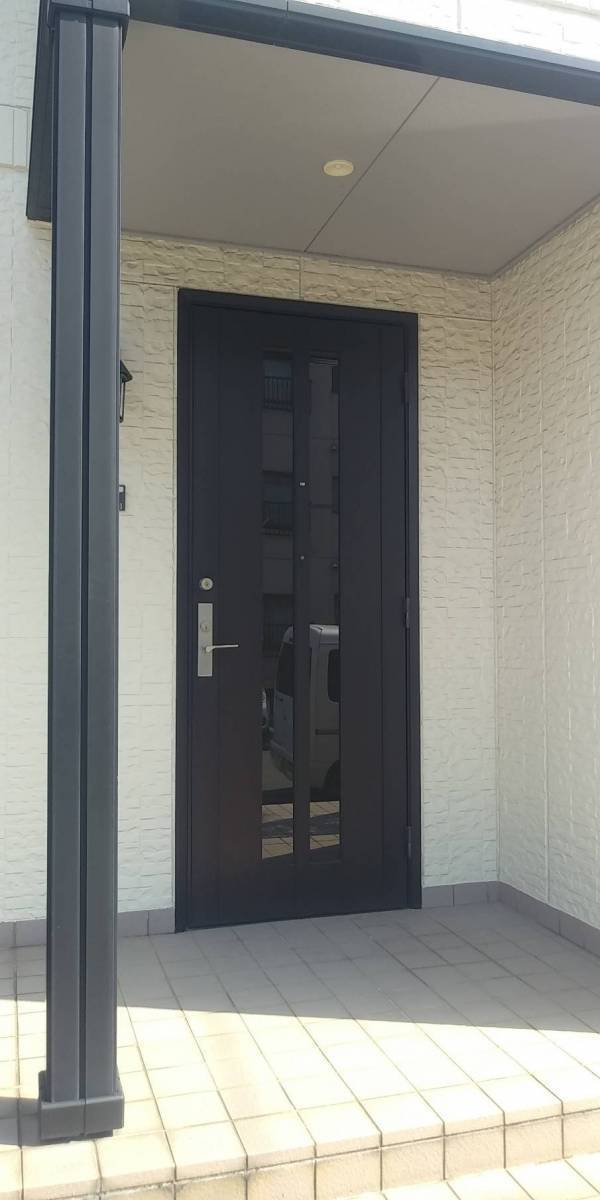 有田トーヨー住器の玄関ドア交換工事　断熱仕様の施工前の写真1