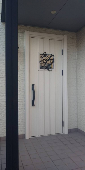 有田トーヨー住器の玄関ドア交換工事　断熱仕様施工事例写真1