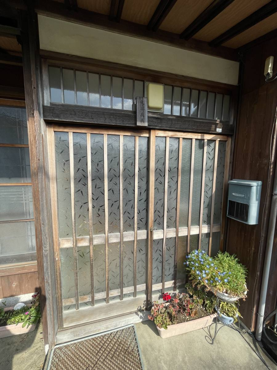 有田トーヨー住器の木製玄関建具を和風アルミ玄関に！！の施工前の写真1