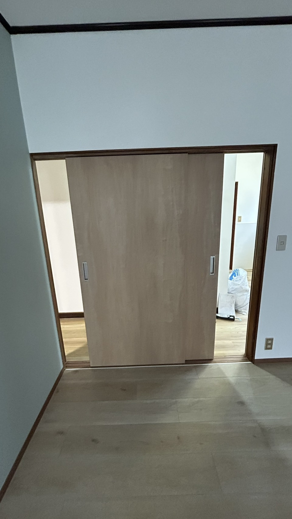 新堀建材トーヨー住器のリノバ室内引戸工事の施工後の写真1