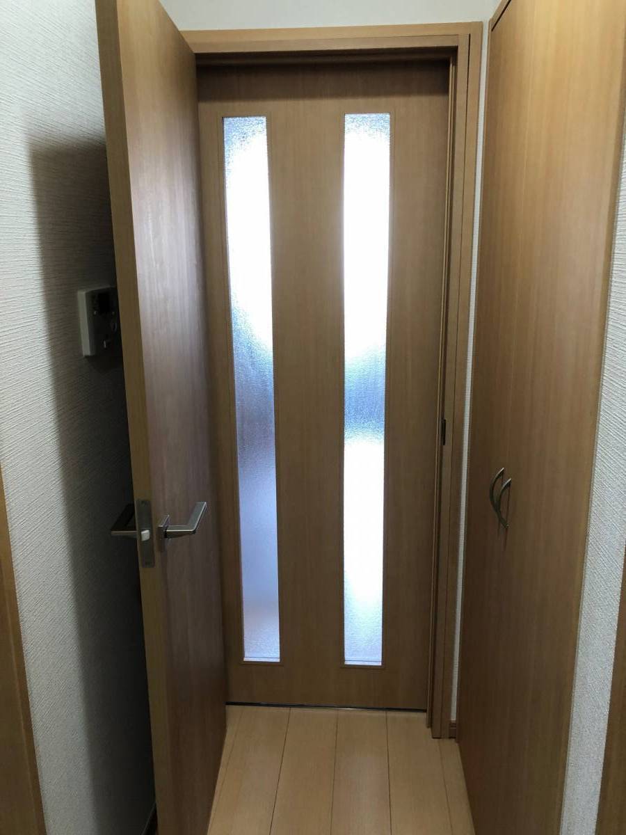 東京石原トーヨー住器の室内引戸+ドアの施工後の写真1