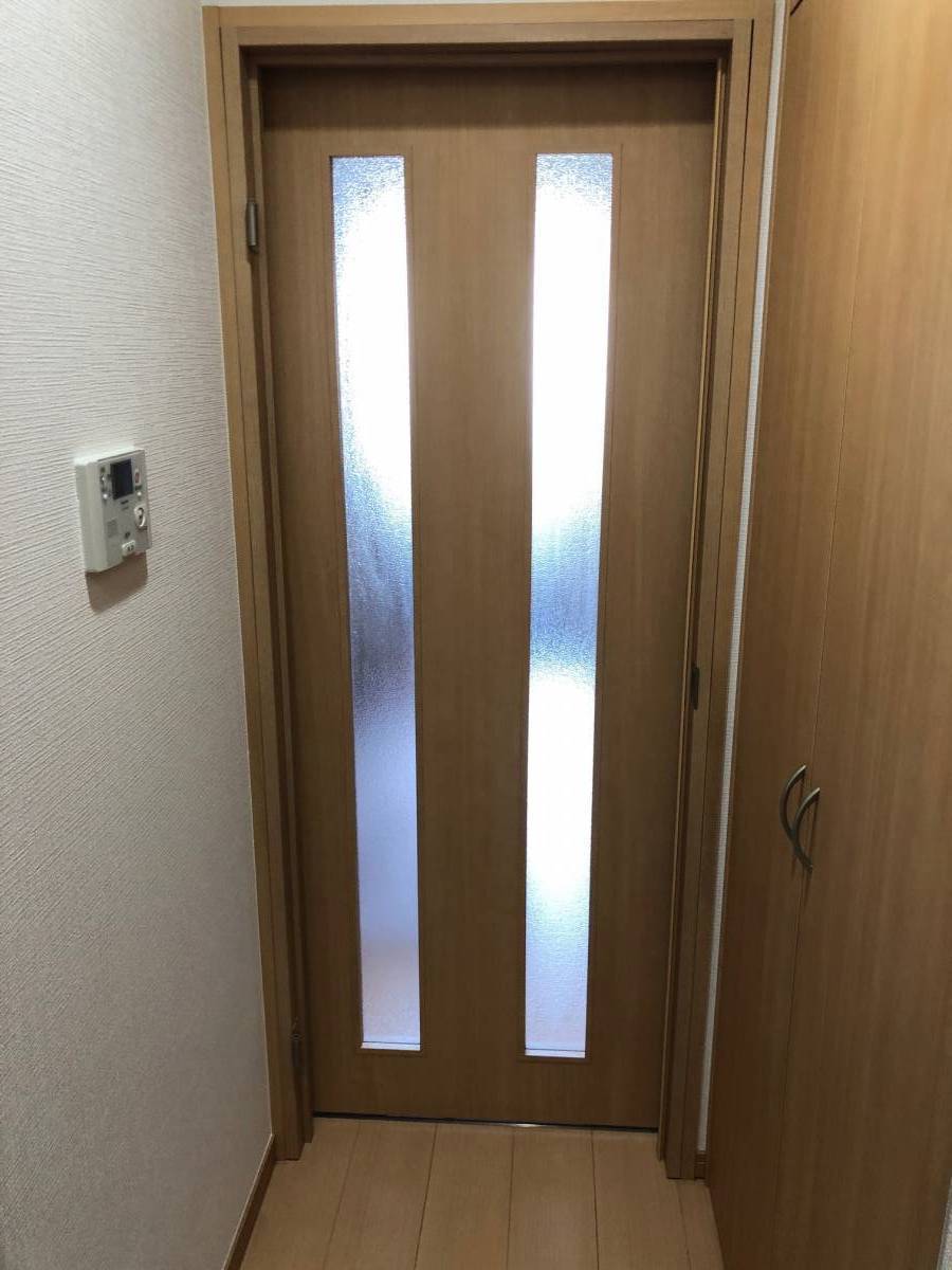 東京石原トーヨー住器の室内引戸+ドアの施工前の写真1