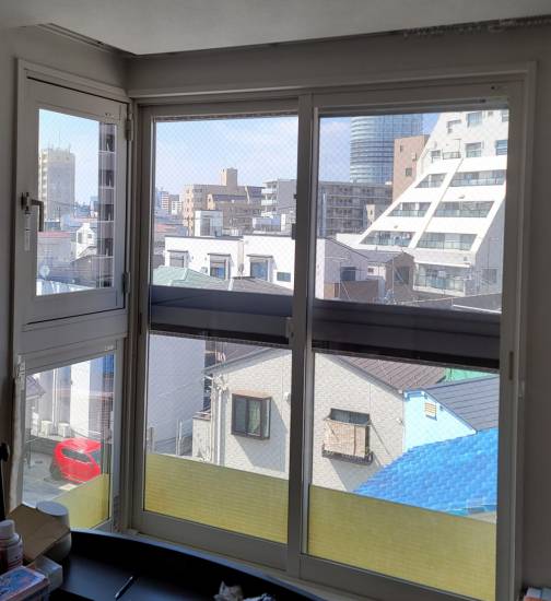 東京石原トーヨー住器のこんな形の窓にもインプラス施工事例写真1