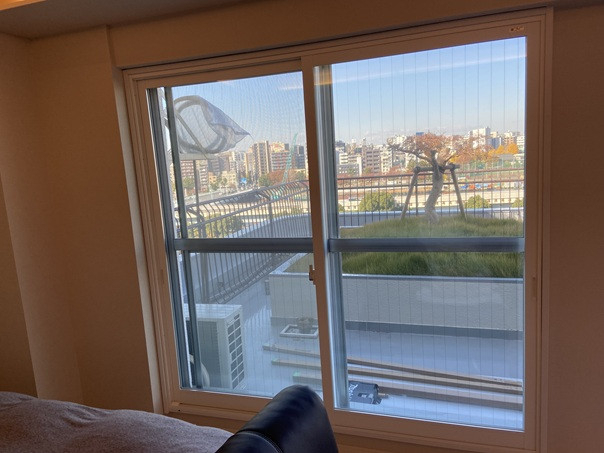 東京石原トーヨー住器の夏の日差しが強いので、ガラスはLow-Eグリーンの施工後の写真2