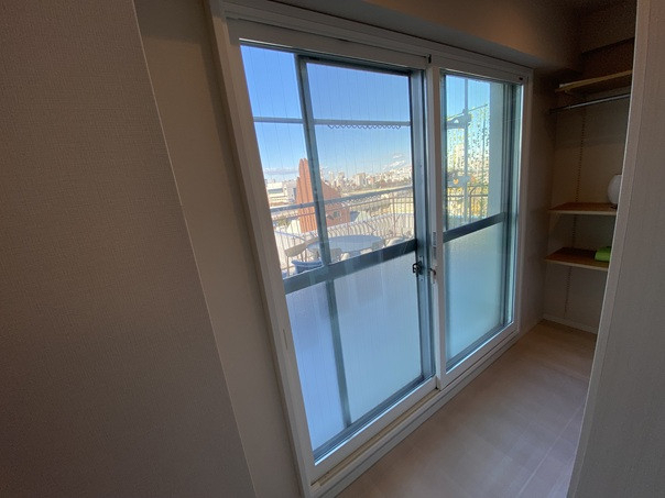 東京石原トーヨー住器の夏の日差しが強いので、ガラスはLow-Eグリーンの施工後の写真3