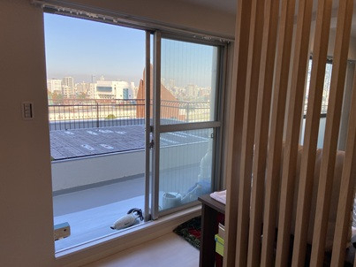 東京石原トーヨー住器の夏の日差しが強いので、ガラスはLow-Eグリーンの施工前の写真1