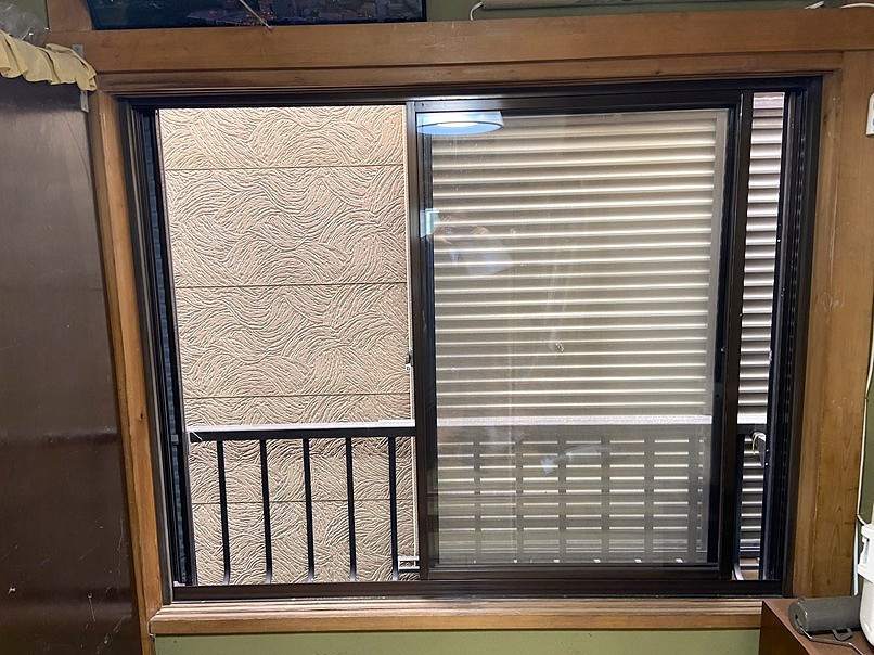 東京石原トーヨー住器のインプラス　安全合わせ複層ガラス 乳白色の施工前の写真2