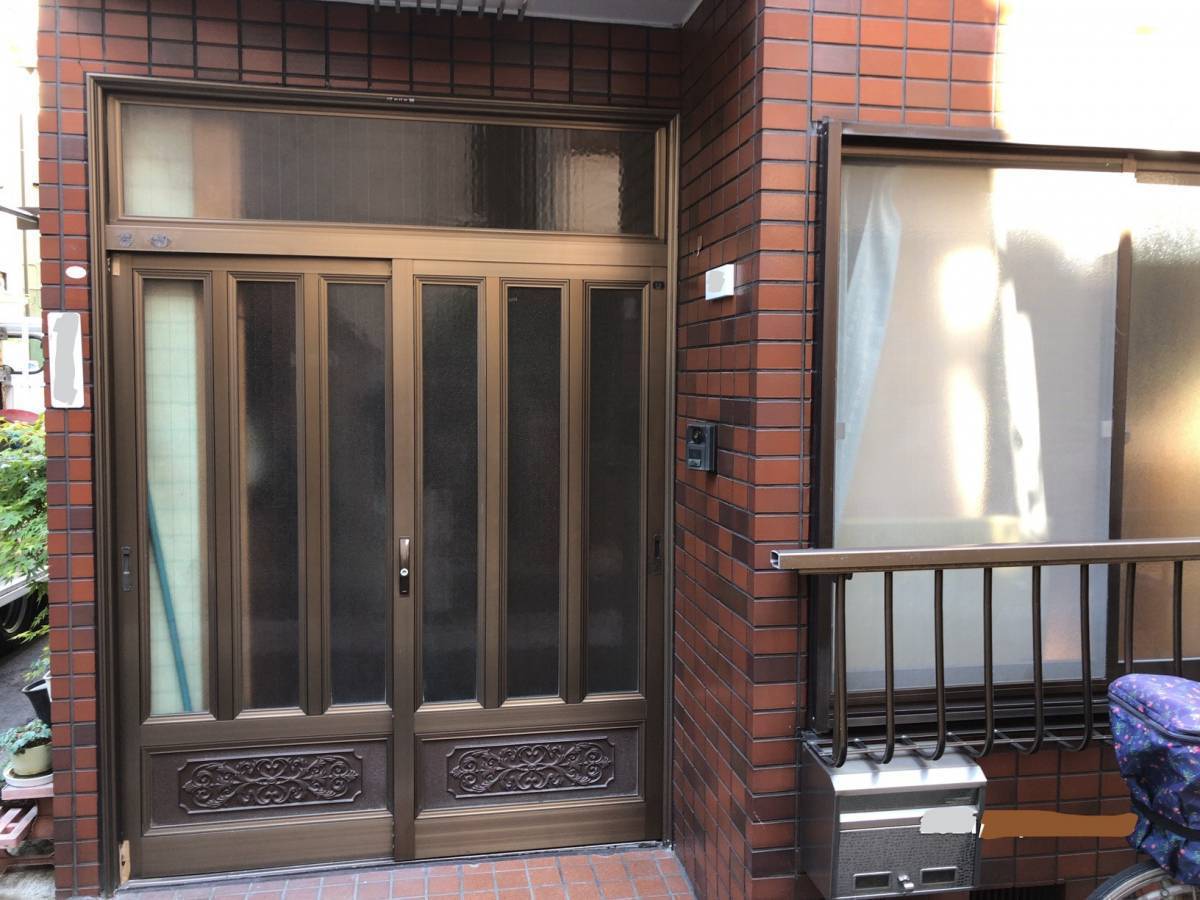 東京石原トーヨー住器の玄関引戸のリフォーム！の施工前の写真1