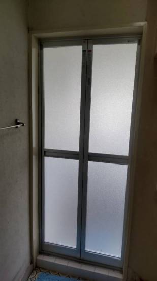 大平トーヨー住器の【リフォーム浴室ドア】浴室ドアの交換で快適になりました！施工事例写真1