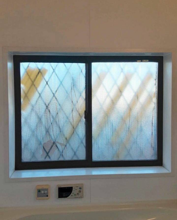大平トーヨー住器の【インプラス】浴室窓にも取付けできます♪の施工前の写真1