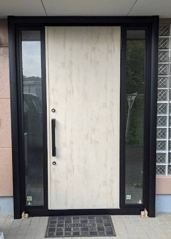 大平トーヨー住器の【玄関リフォーム】おしゃれな玄関になりましたの施工後の写真1