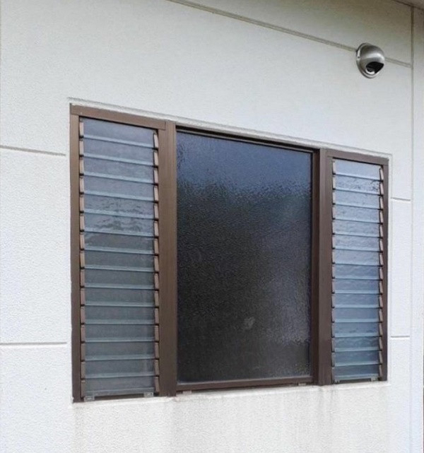 大平トーヨー住器の【浴室窓】リプラスで断熱効果アップの施工前の写真2