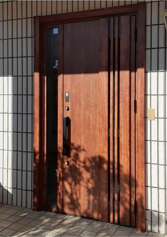 大平トーヨー住器の【栃木市】カバー工法でおしゃれで便利な玄関へ～の施工後の写真2