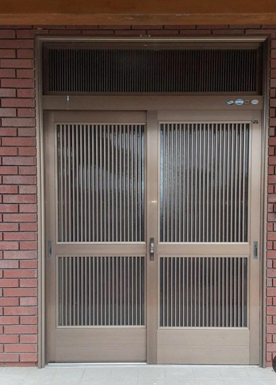 大平トーヨー住器の【栃木市】タッチキーで安心で快適な玄関になりました♪の施工前の写真1