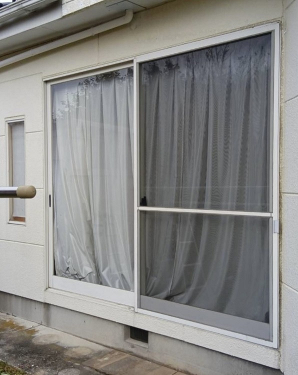 大平トーヨー住器の【小山市】台風・防犯対策!!リフォームシャッター工事の施工前の写真1