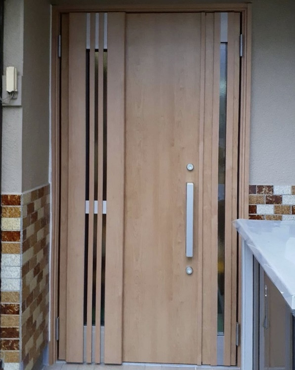 大平トーヨー住器の【足利市】カギを閉めたまま換気が可能な玄関ドアへの施工後の写真1