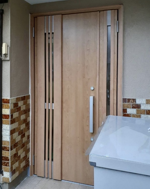 大平トーヨー住器の【足利市】カギを閉めたまま換気が可能な玄関ドアへの施工後の写真2