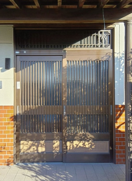 大平トーヨー住器の【小山市】リモコンでピッ!電気錠で便利&安心の玄関!!の施工前の写真1