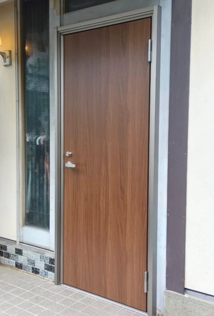 大平トーヨー住器の【足利市】簡単リフォーム＜リシェント玄関ドア＞の施工後の写真2