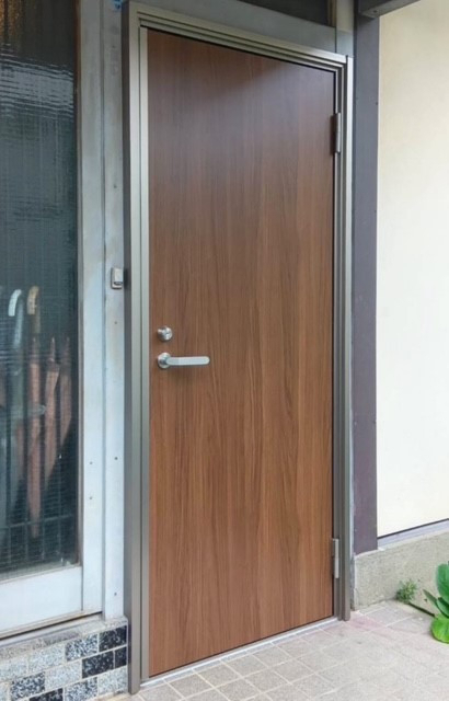 大平トーヨー住器の【足利市】簡単リフォーム＜リシェント玄関ドア＞の施工後の写真3
