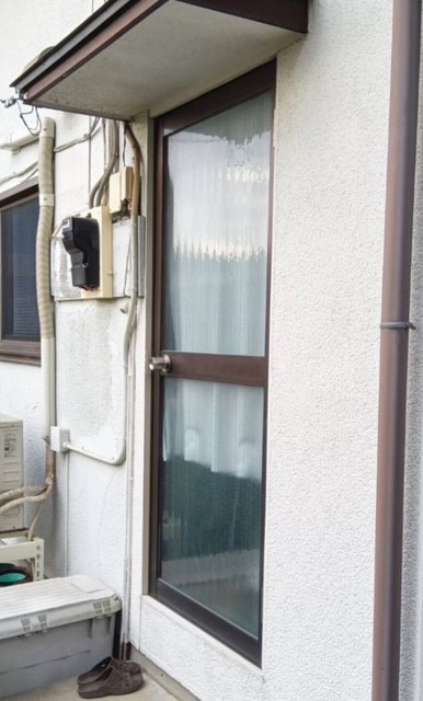大平トーヨー住器の【小山市】簡単リフォーム<リシェント勝手口ドア>の施工前の写真2
