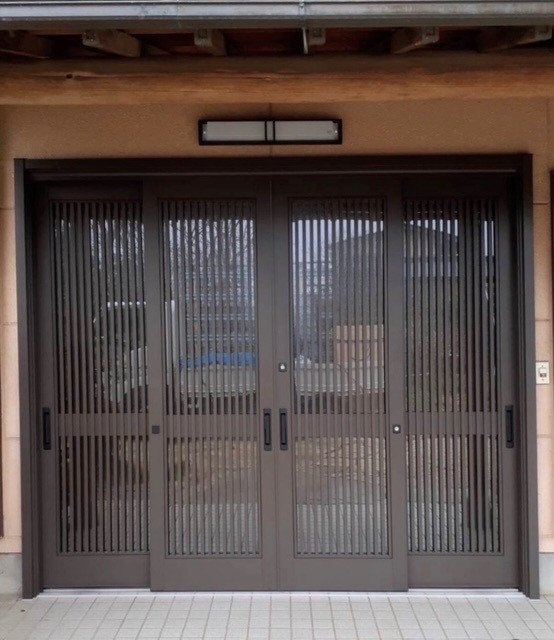 大平トーヨー住器の【足利市】簡単リフォーム＜リシェント玄関引戸＞の施工後の写真1