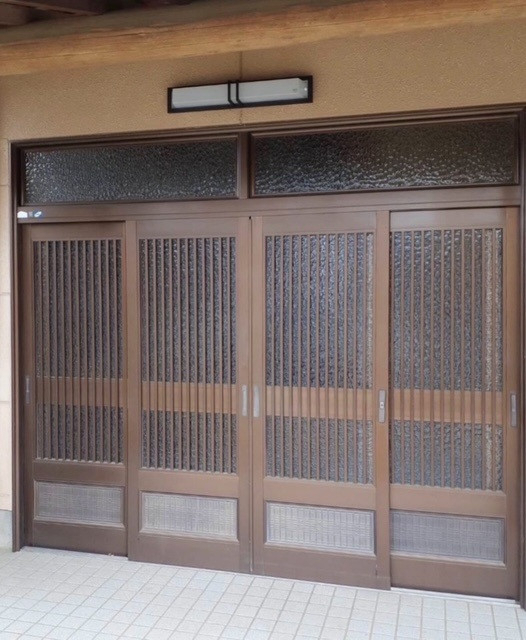 大平トーヨー住器の【足利市】簡単リフォーム＜リシェント玄関引戸＞の施工前の写真2