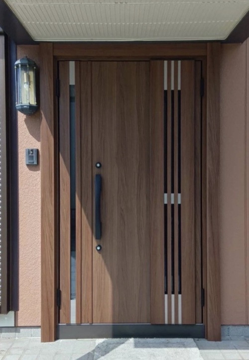 大平トーヨー住器の【小山市】簡単リフォーム＜リシェント玄関ドア＞の施工後の写真1