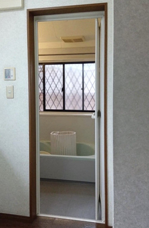 大平トーヨー住器の【栃木市】簡単リフォーム＜リシェント浴室折戸＞の施工後の写真2