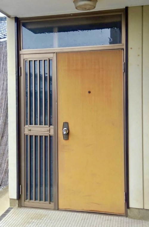 大平トーヨー住器の【栃木市】簡単リフォーム＜リシェント玄関ドア＞の施工前の写真2