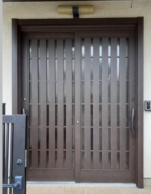 大平トーヨー住器の【佐野市】簡単リフォーム＜リシェント玄関引戸＞の施工後の写真1