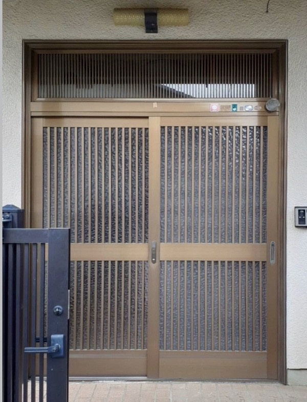 大平トーヨー住器の【佐野市】簡単リフォーム＜リシェント玄関引戸＞の施工前の写真1