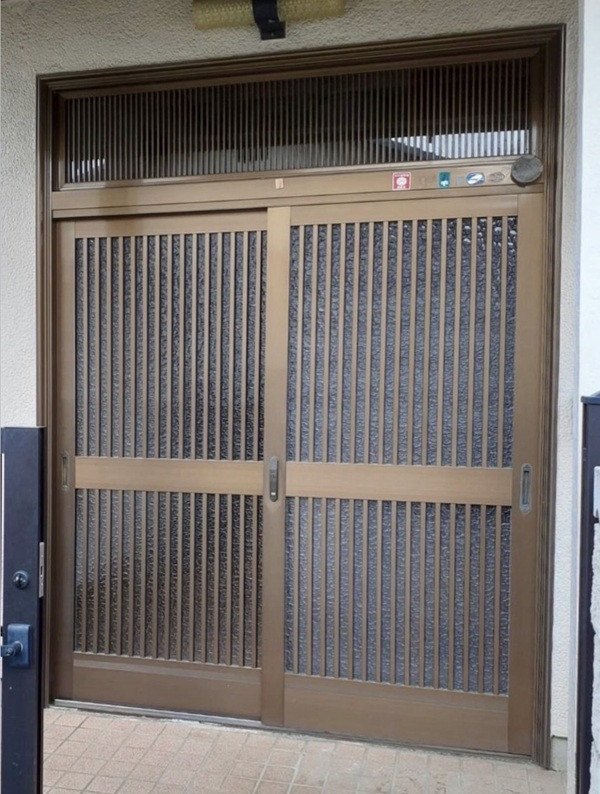 大平トーヨー住器の【佐野市】簡単リフォーム＜リシェント玄関引戸＞の施工前の写真2