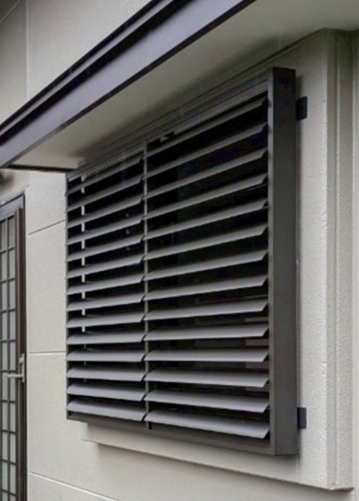 大平トーヨー住器の【佐野市】簡単リフォーム＜目隠し可動ルーバー＞の施工後の写真3