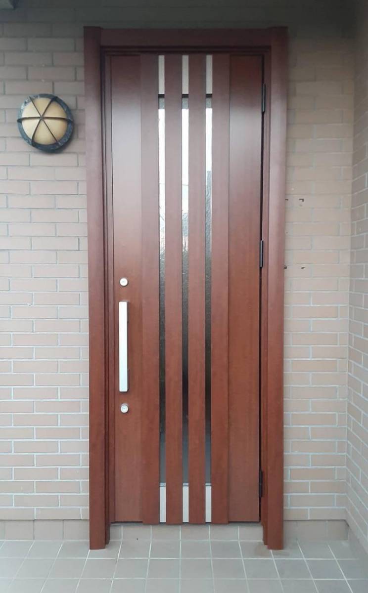大平トーヨー住器の【玄関ドアリフォーム】玄関が生まれ変わりました！！の施工後の写真1