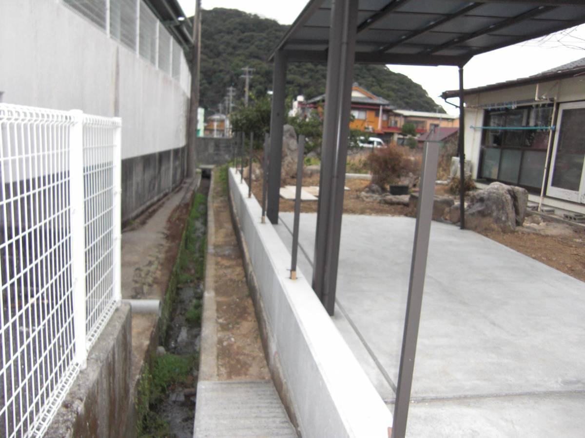 松本トーヨー住器の愛南町　カーポート＆フェンス工事の施工前の写真3