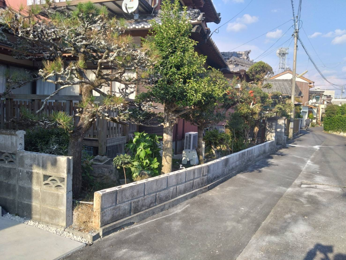 松本トーヨー住器の愛南町　フェンス工事の施工前の写真1