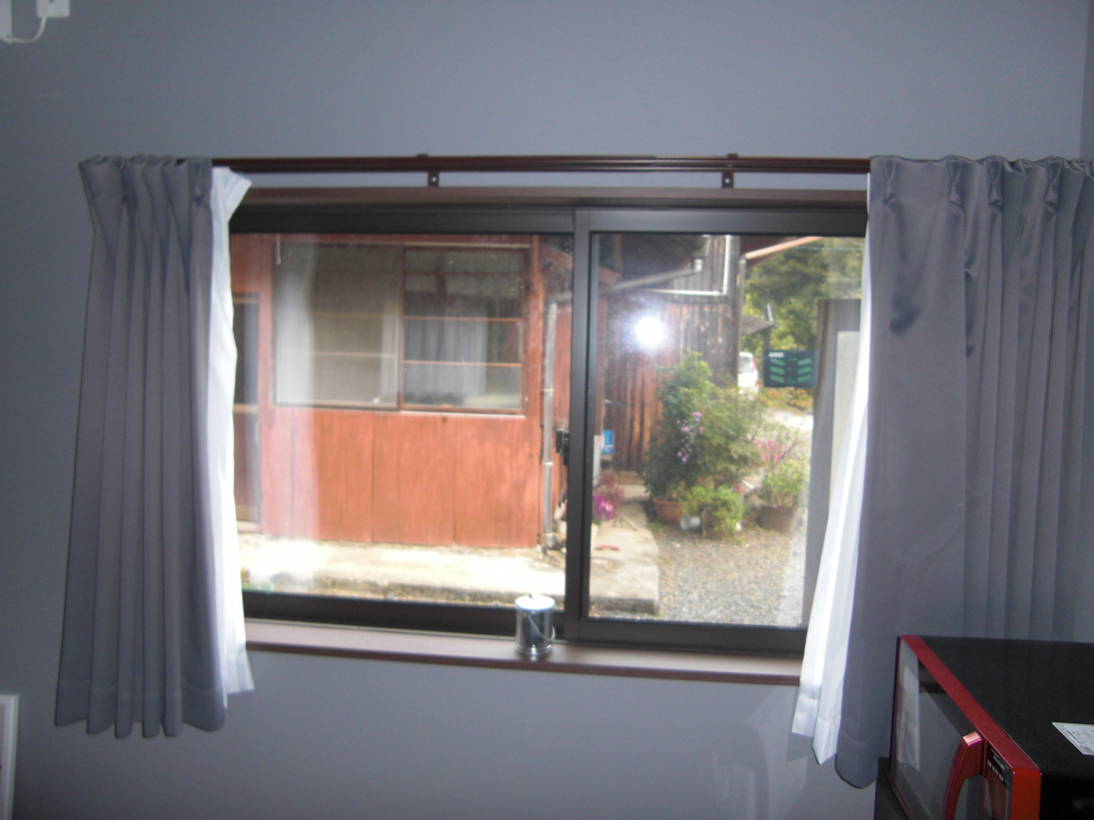 松本トーヨー住器の愛南町　内窓インプラス取付（補助金活用）の施工前の写真2