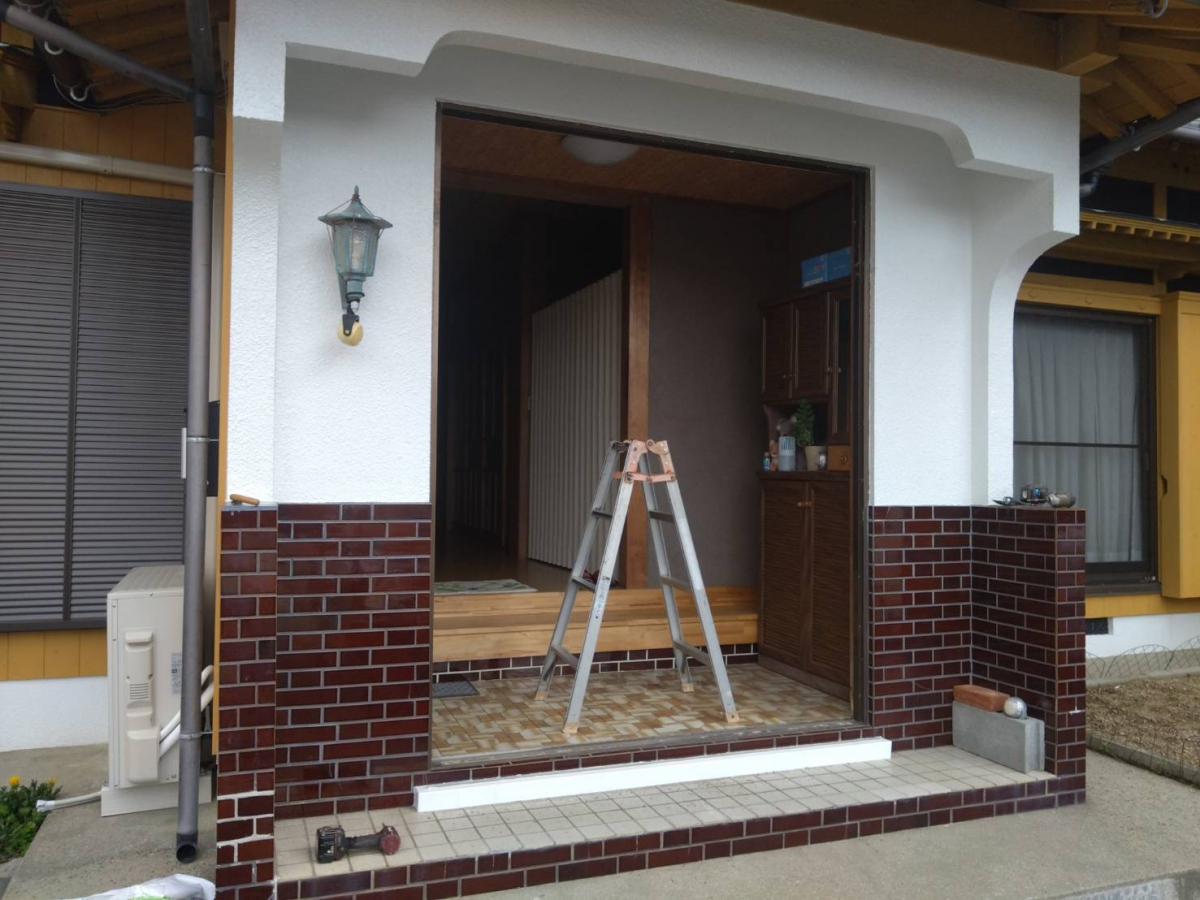 松本トーヨー住器の愛南町　玄関リフォームの施工前の写真2