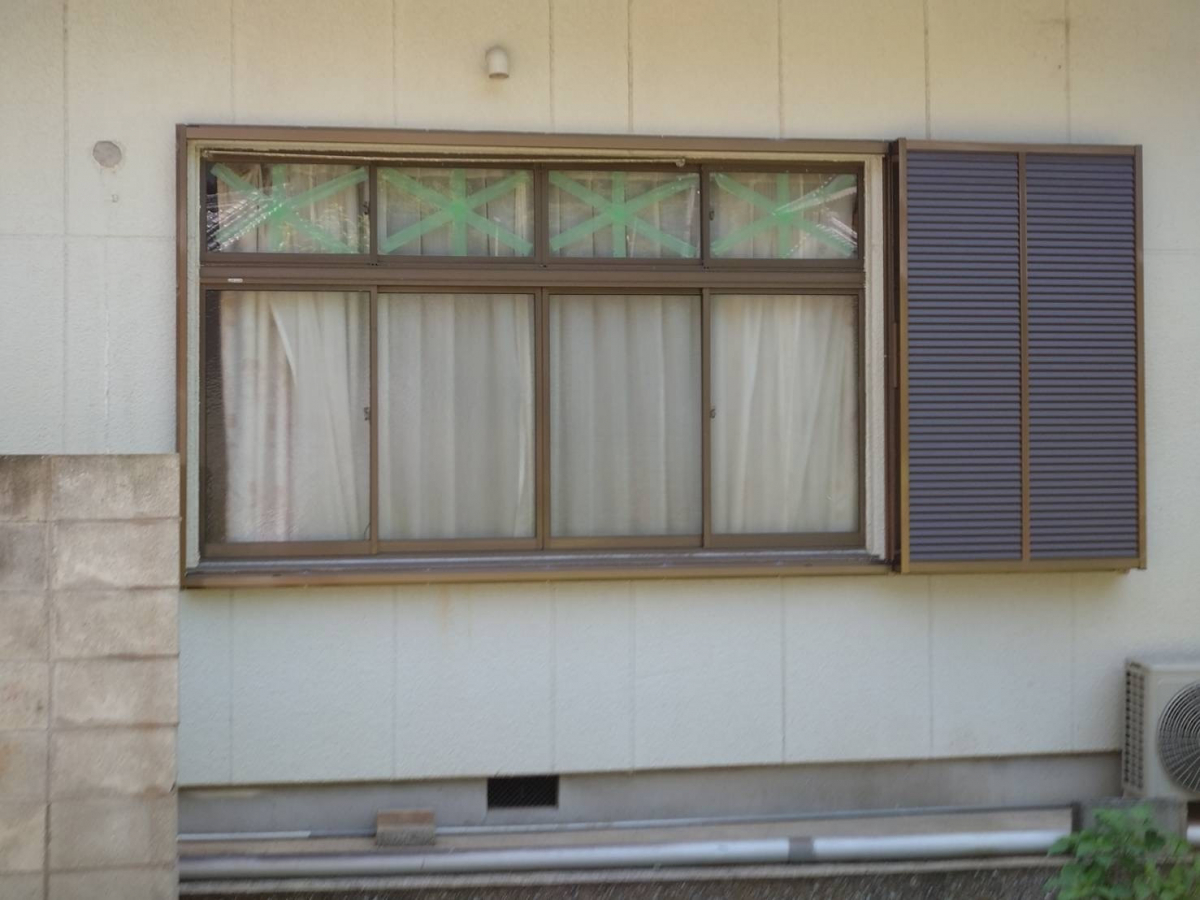 松本トーヨー住器の愛南町、後付け雨戸、台風対策、窓リフォームの施工後の写真1