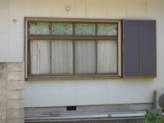 松本トーヨー住器の愛南町、後付け雨戸、台風対策、窓リフォーム施工事例写真1