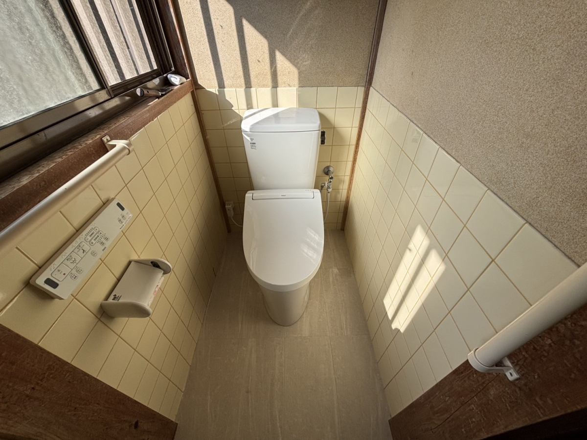 松本トーヨー住器の愛南町、窓&トイレリフォーム、補助金活用の施工後の写真2