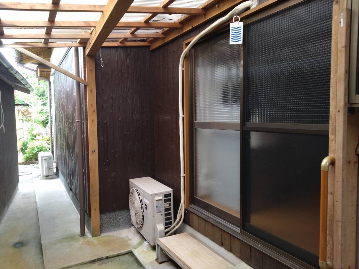 松本トーヨー住器の愛南町、窓リフォーム、カバー工法、補助金活用の施工前の写真1
