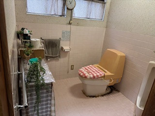 松本トーヨー住器の愛南町、トイレリフォーム、補助金活用の施工前の写真1