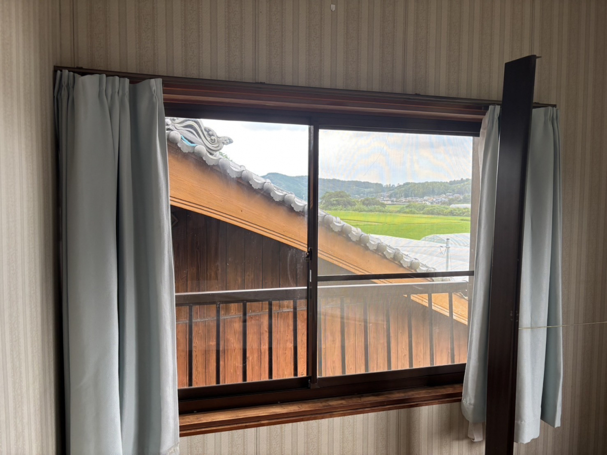 松本トーヨー住器の愛南町、窓リフォーム、補助金活用、内窓の施工前の写真1