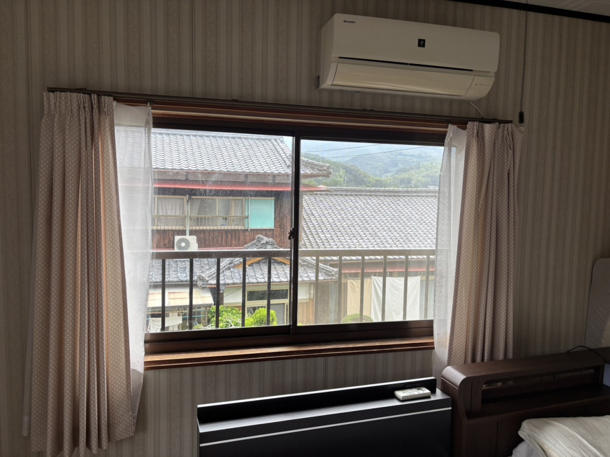 松本トーヨー住器の愛南町、窓リフォーム、補助金活用、内窓の施工前の写真2