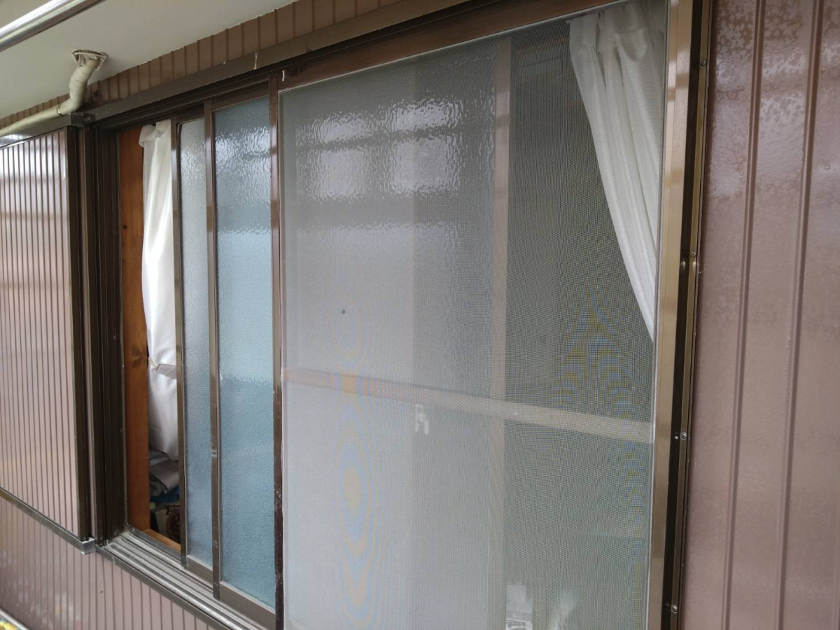 松本トーヨー住器の愛南町、窓リフォーム、補助金活用、カバー工法の施工前の写真1